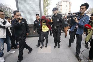 记者：安东尼并未被拘留或被逮捕，曼联因此决定让他归队